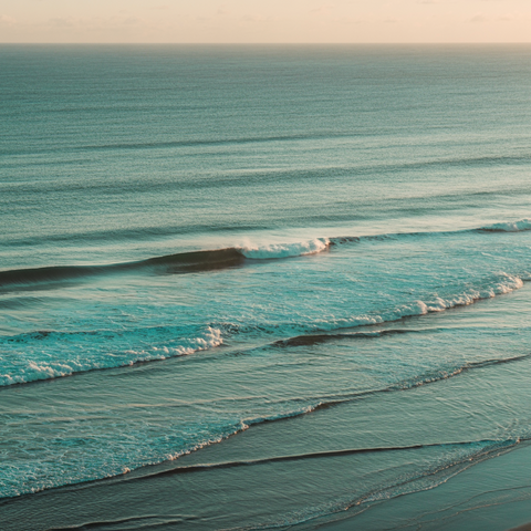 Smooth Ocean Waves Rolling Forward – 6s Calming Stock Video