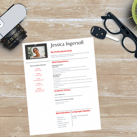"Editable professional résumé template with photo slot on Canva."